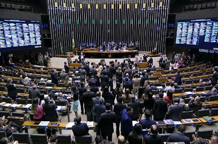 Maioria da esquerda e centrais sindicais são responsáveis por derrota no parlamento