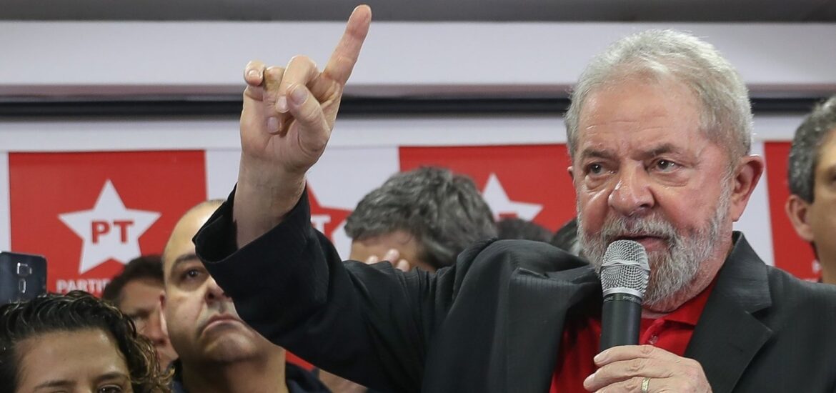 Lula retorna ao centro da arena política